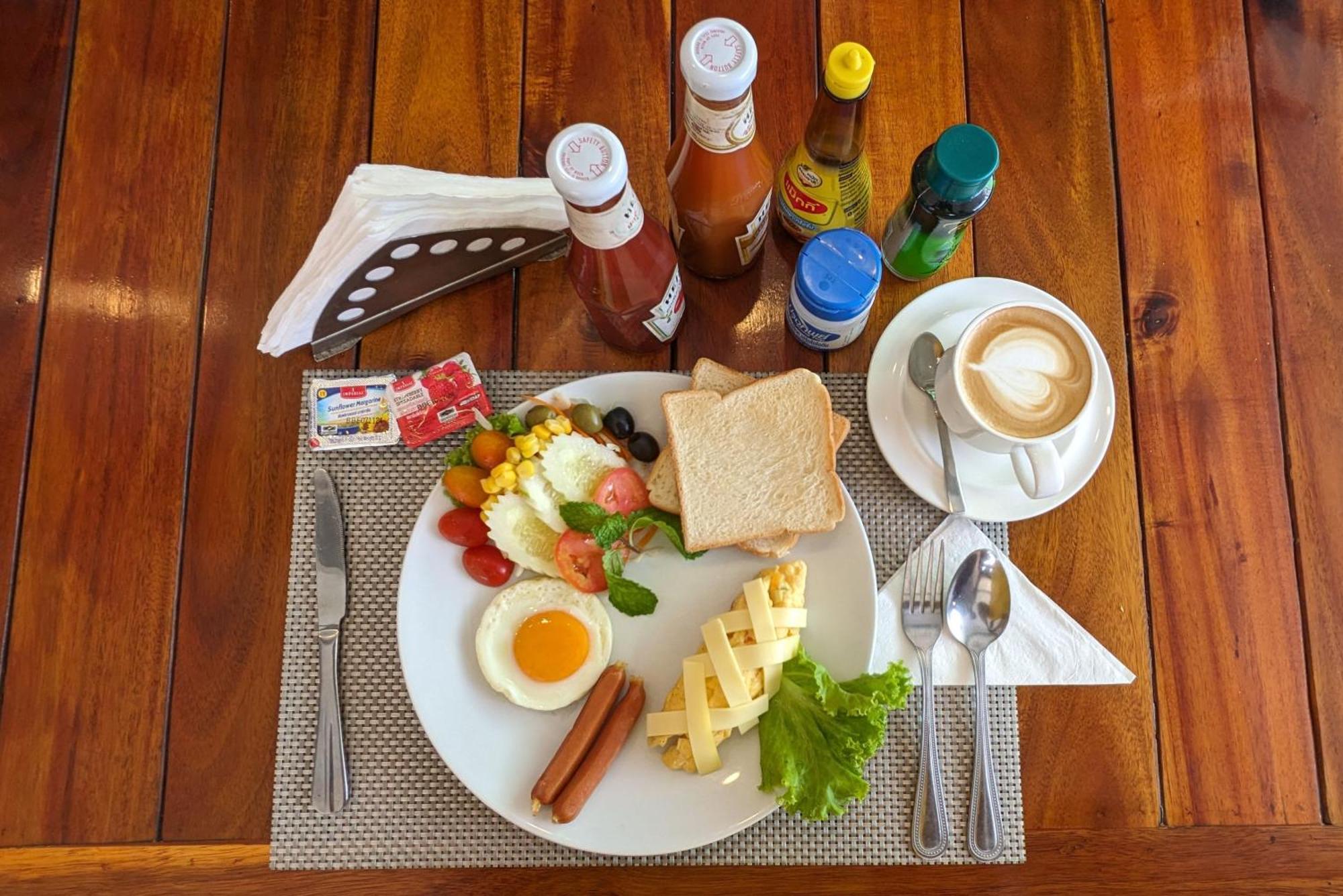 Heaven House Restro & Bar 호텔 Patong 외부 사진
