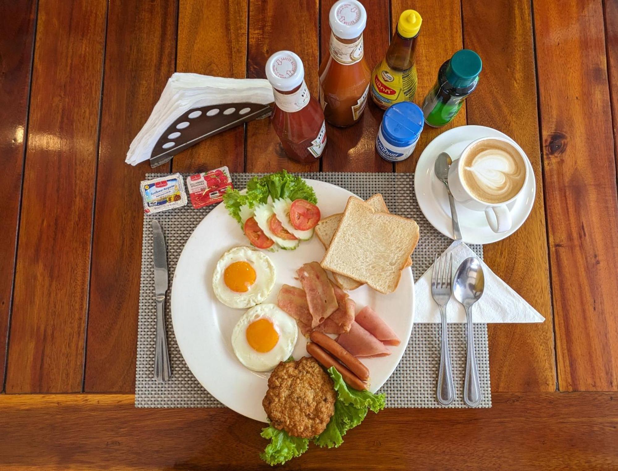 Heaven House Restro & Bar 호텔 Patong 외부 사진