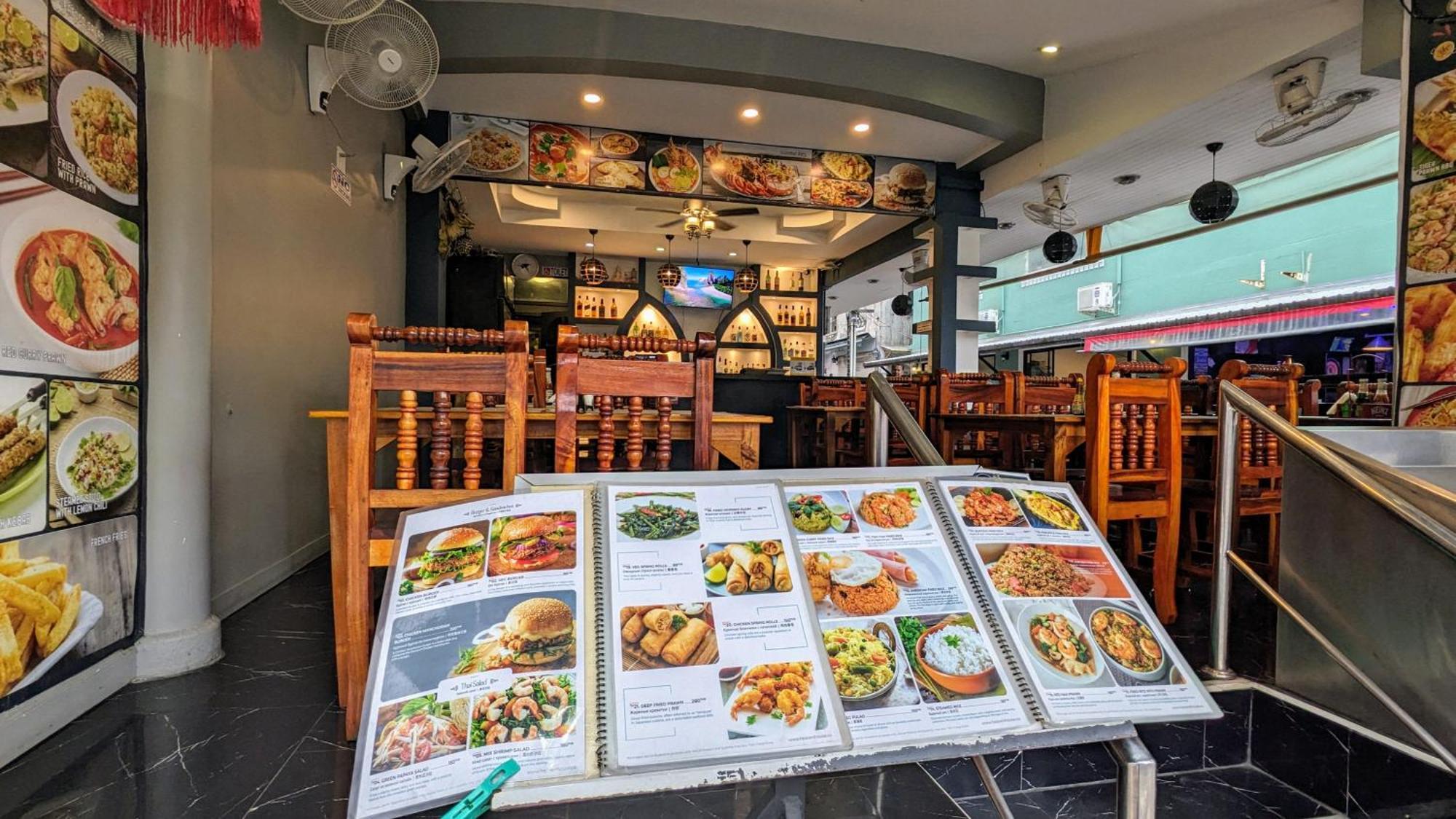 Heaven House Restro & Bar 호텔 Patong 외부 사진