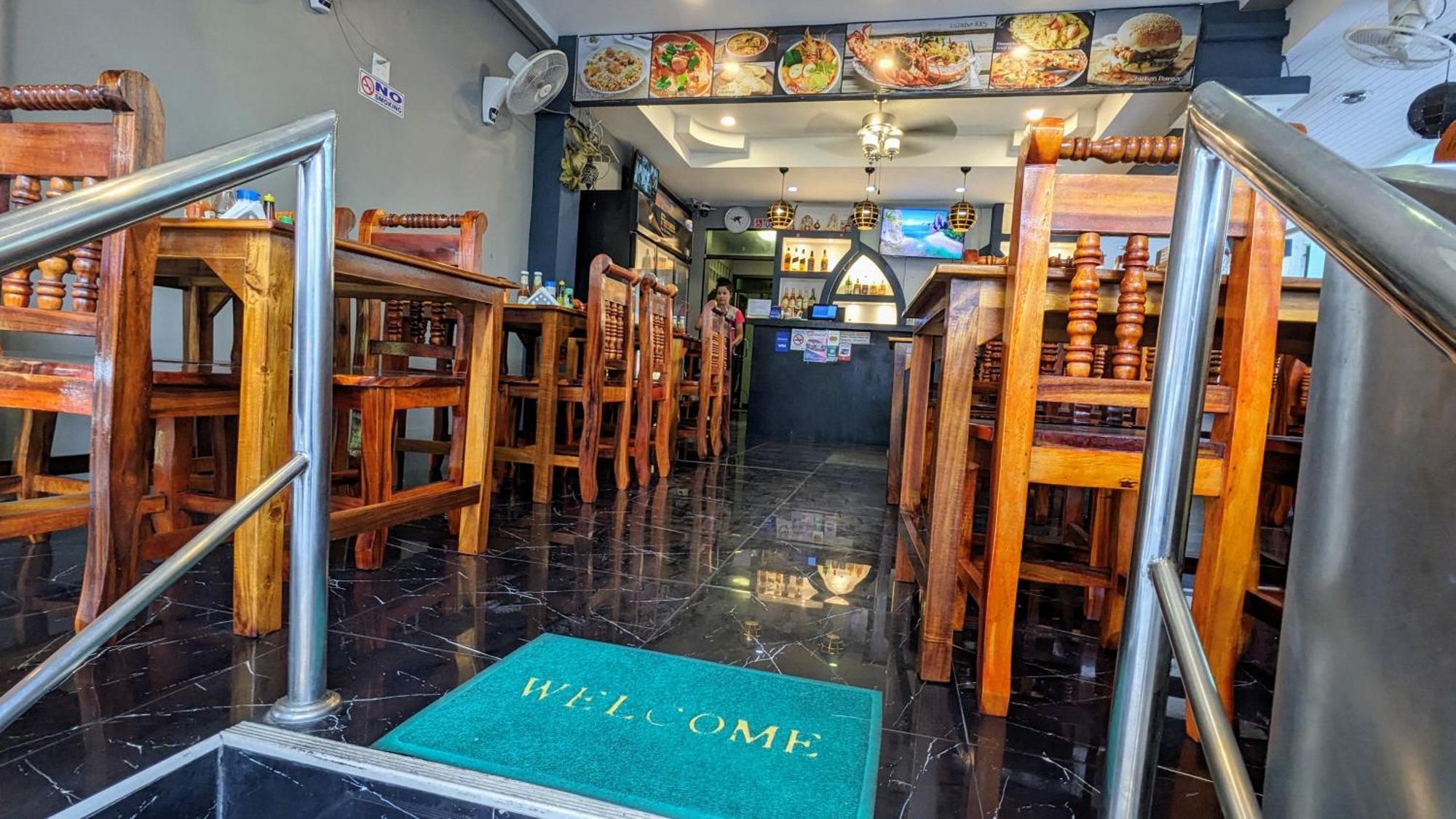 Heaven House Restro & Bar 호텔 Patong 외부 사진