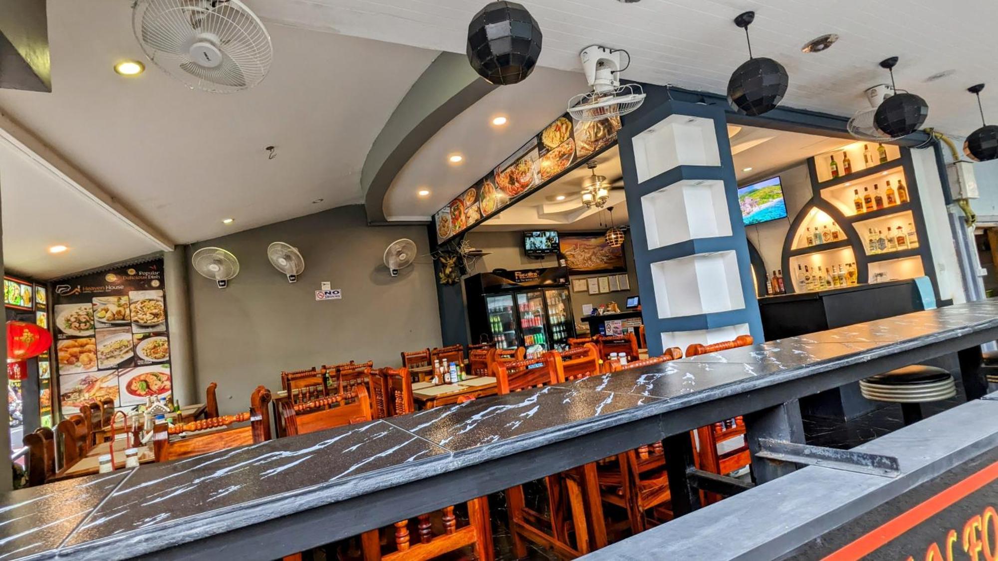Heaven House Restro & Bar 호텔 Patong 외부 사진