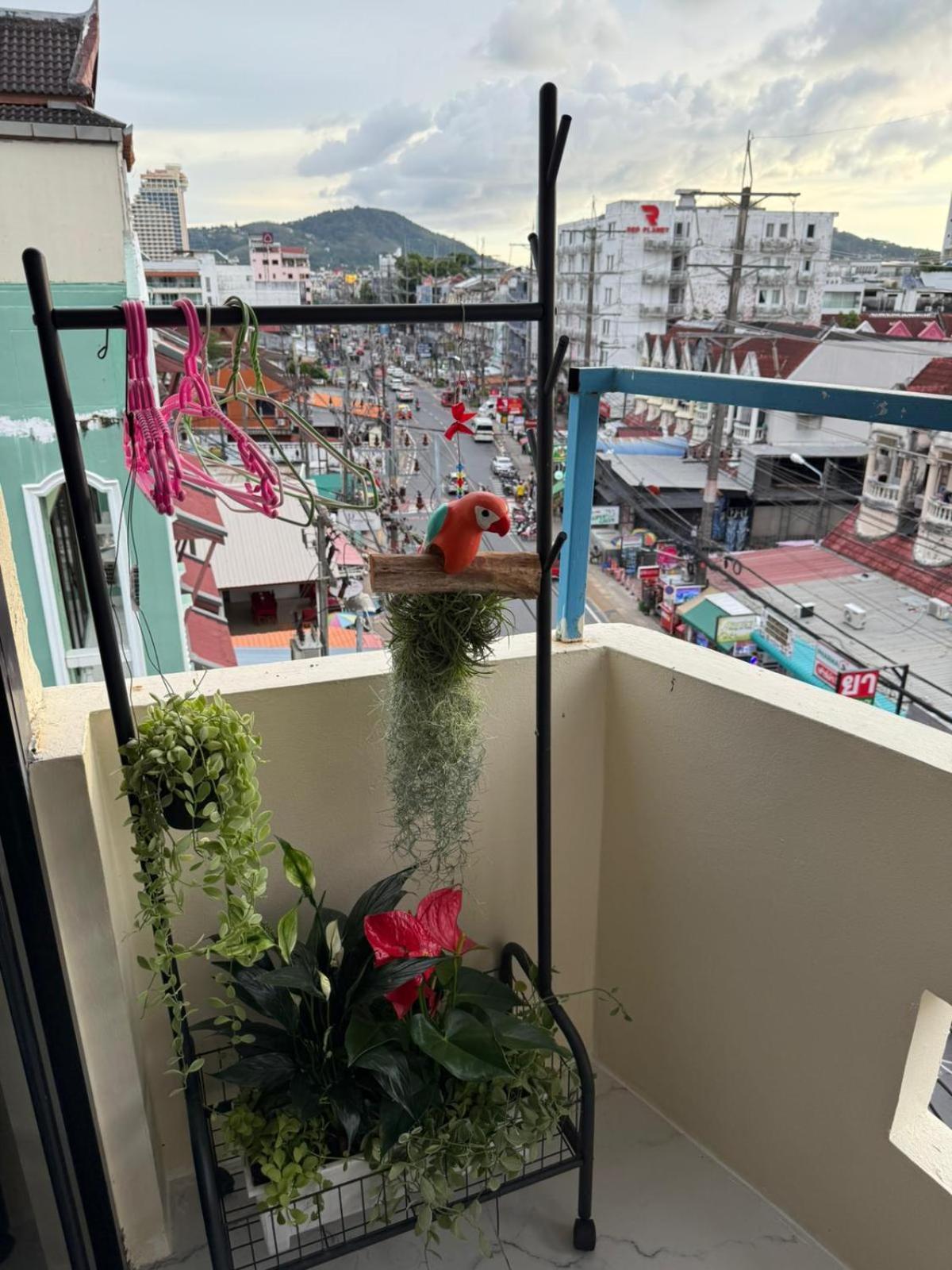Heaven House Restro & Bar 호텔 Patong 외부 사진