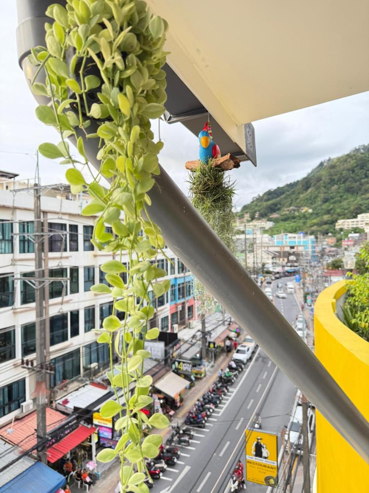 Heaven House Restro & Bar 호텔 Patong 외부 사진