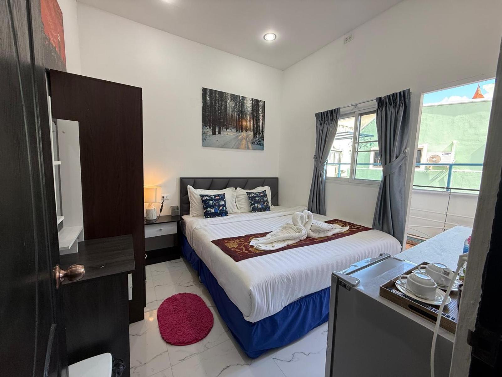 Heaven House Restro & Bar 호텔 Patong 외부 사진