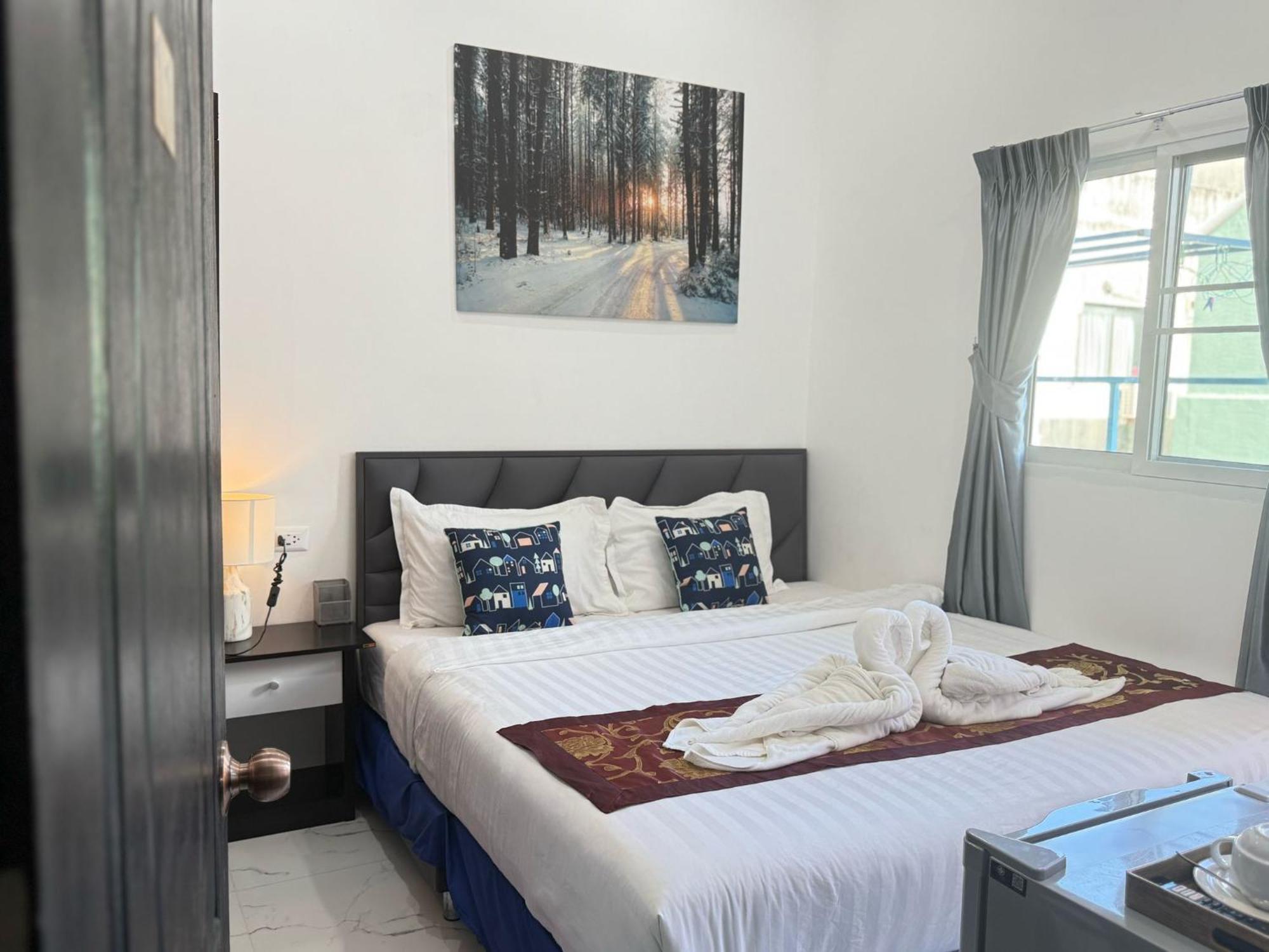 Heaven House Restro & Bar 호텔 Patong 외부 사진