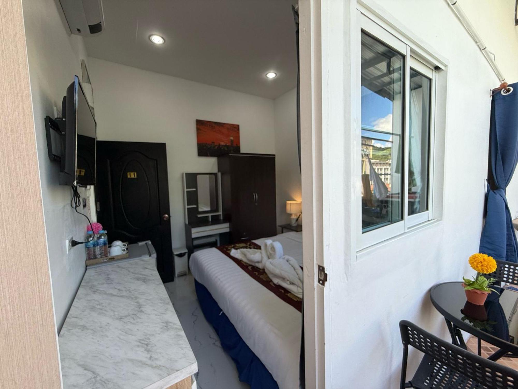 Heaven House Restro & Bar 호텔 Patong 외부 사진